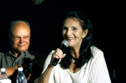 Los primeros actores Eslinda Núñez y Enrique Molina contribuyen con su labor interpretativa a la calidad de las puestas televisivas.