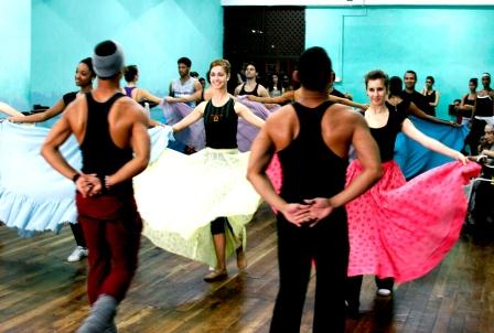 2-	Coreografías y músicas diversas nutren la estética del Ballet de la TV Cubana.