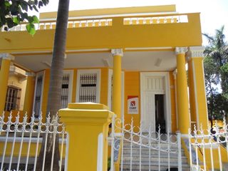 Sito en calle I #256 e/ 13 y 15, Vedado, el CERT exhibe una infraestructura renovada que mejora las condiciones de trabajo de metodólogos y profesores.