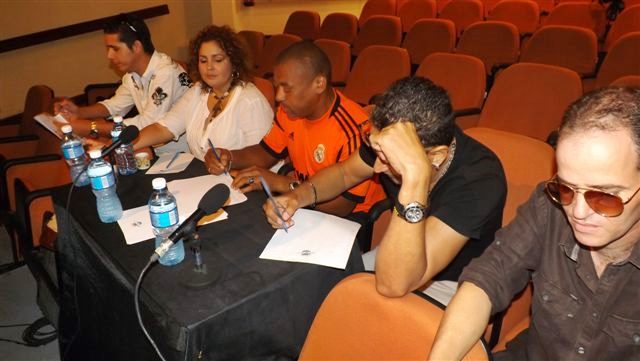 Paulo FG, Leo Vera, Joel Domínguez, Jenny Valdés y Ernesto Ricardo Puente integraron  el jurado de selección.