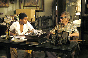 Escena con Raùl Pomares, como un abuelo, y su nieto