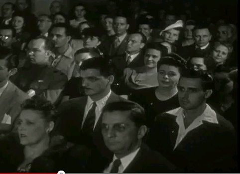 Publico asistente primeras presentaciones de TV en Cuba