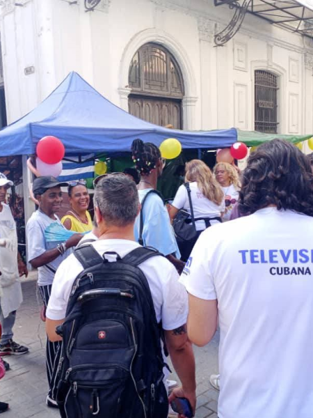 Por los 75 de laTV de nuevo en la calle
