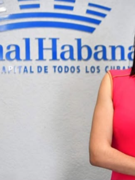 Claudia Lugo conversa «Sin puntos suspensivos»